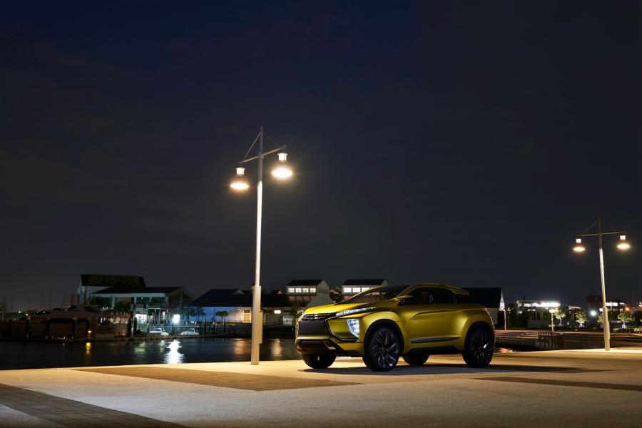  Mitsubishi eX Concept 2015 года  (фото 19 из 33)